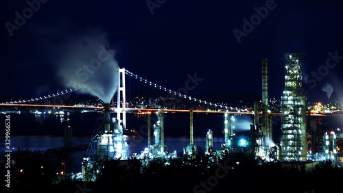 Fototapeta 消えゆく工場と絶景の白鳥大橋