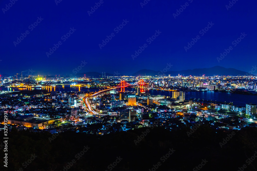 高塔山から見た夜景、ライトアップされた若戸大橋