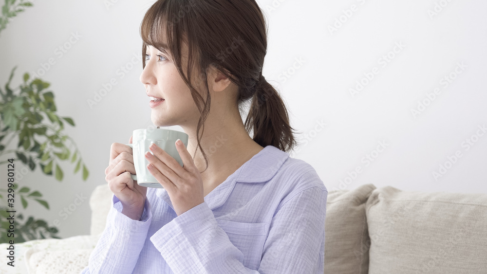 女性 起床 女性 起床
