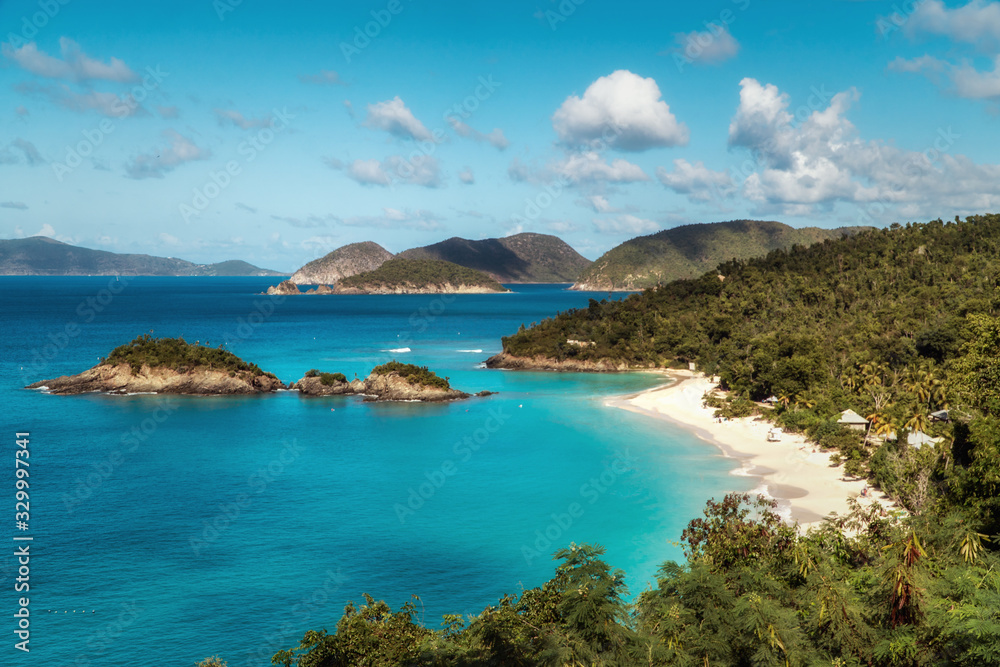 Fototapeta premium Trunk Bay on St John island, USVI. View point stop. White sand beach and amazing snorkelling destination.