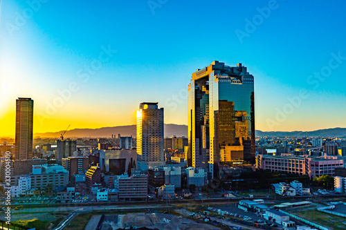 大阪駅からの夕景、夕焼けと高層ビル