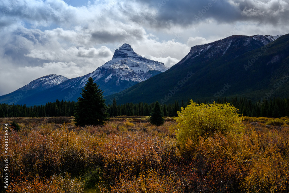 Pilot Mountain Banff, Alberta Kanada travel destination