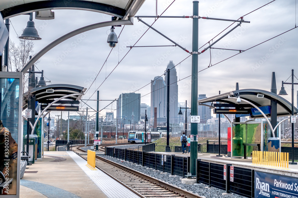 Obraz premium Charlotte north carolina city skyline and downtown