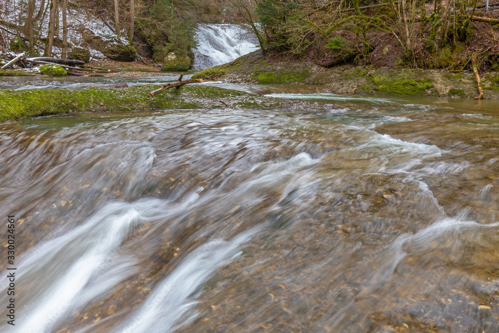 Fototapeta premium Wasserfall im Eistobel in Bayern 