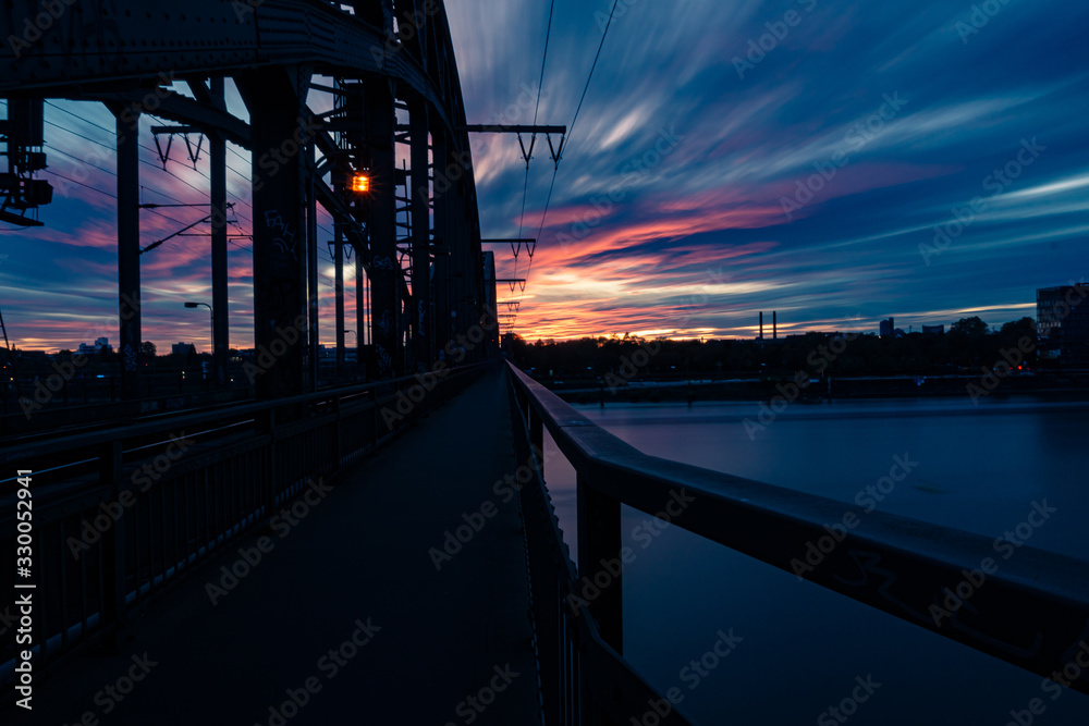 Südbrücke bei Sonnenuntergang