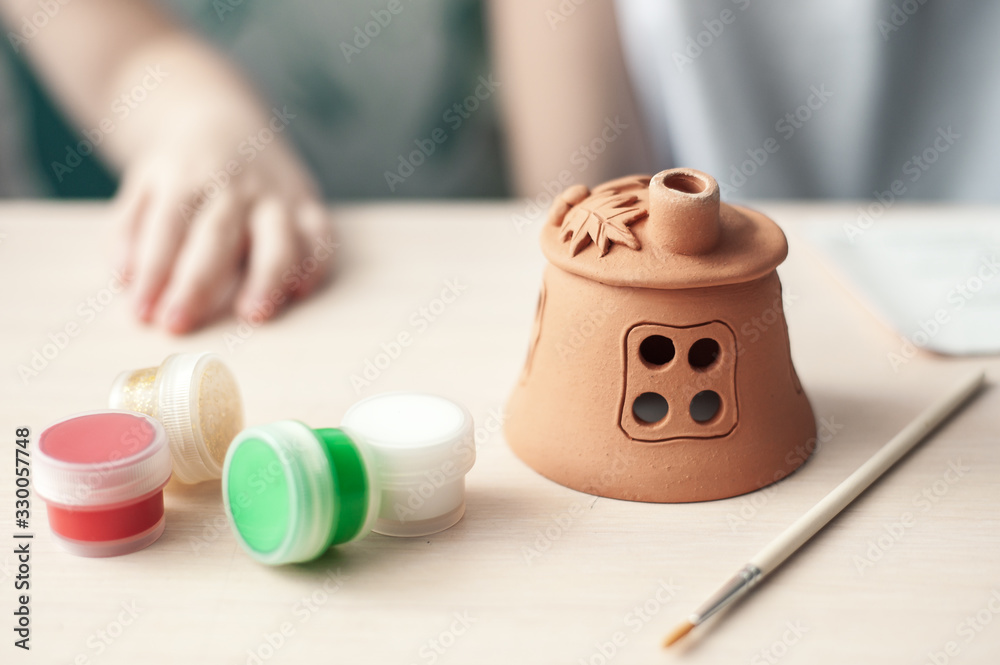 Clay house do it yourself. We paint with acrylic paints. Crafting. Clay house do it yourself. We paint with acrylic paints. Crafting.