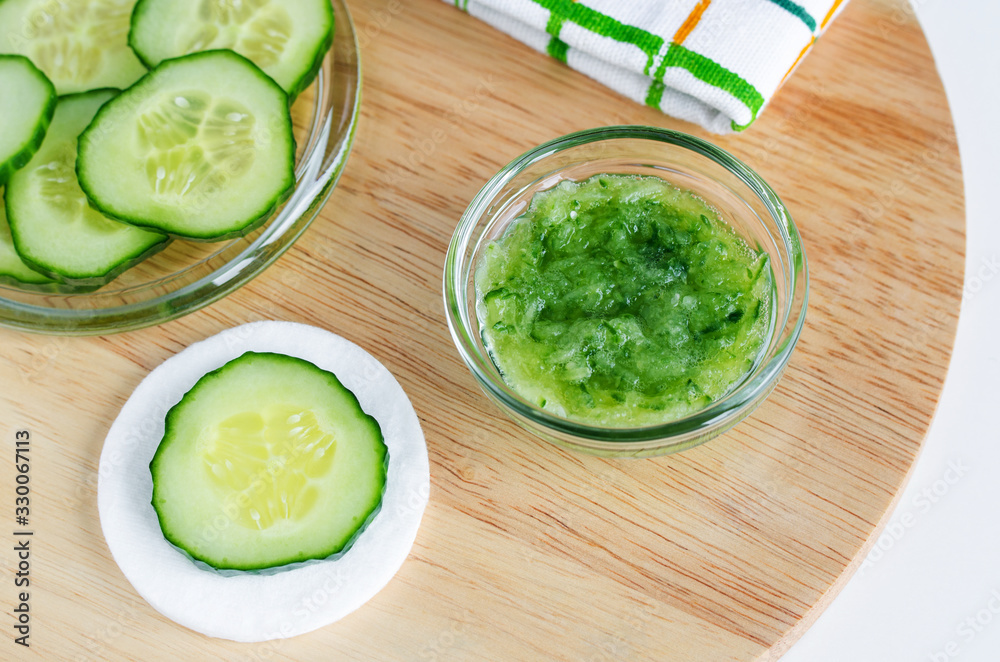Cucumber puree, cucumber slices and cotton pad. Ingredients for preparing homemade facial mask or skin toner. Natural beauty treatment recipe and zero waste. Copy space Cucumber puree, cucumber slices and cotton pad. Ingredients for preparing homemade facial mask or skin toner. Natural beauty treatment recipe and zero waste. Copy space