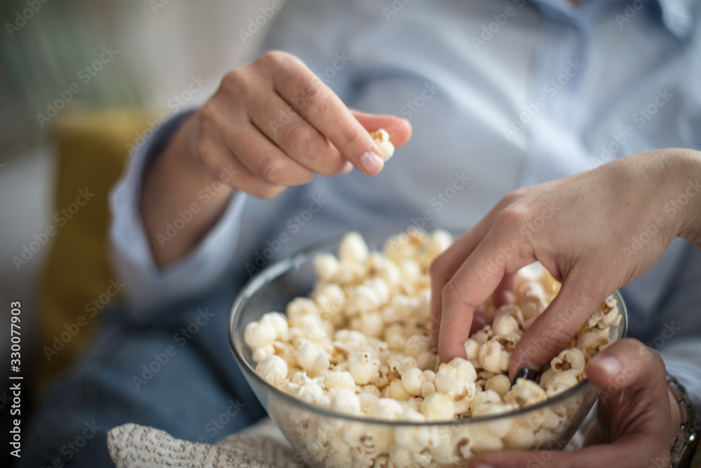 It's time to relax and snacks. It's time to relax and snacks.