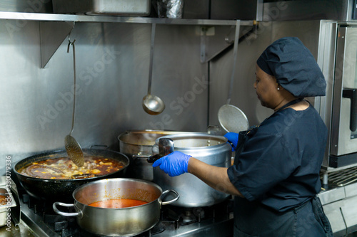 coronavirus.hospital cook cooking for hospitalized patients