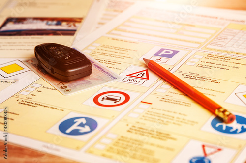 Fahrschule, Führerschein, Fragebogen 