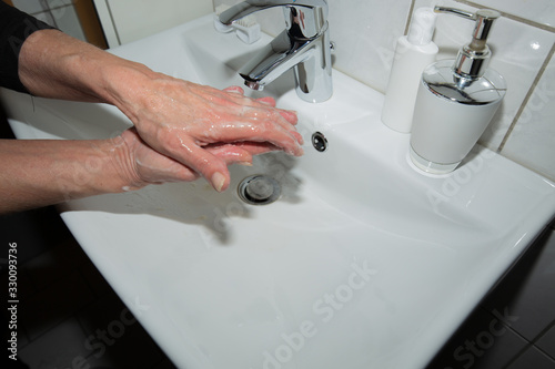Händewaschen ist hygiene.