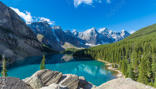 Obraz na płótnie Moraine Lake in Banff National Park in the Canadian Rockies near Lake Louise, Al