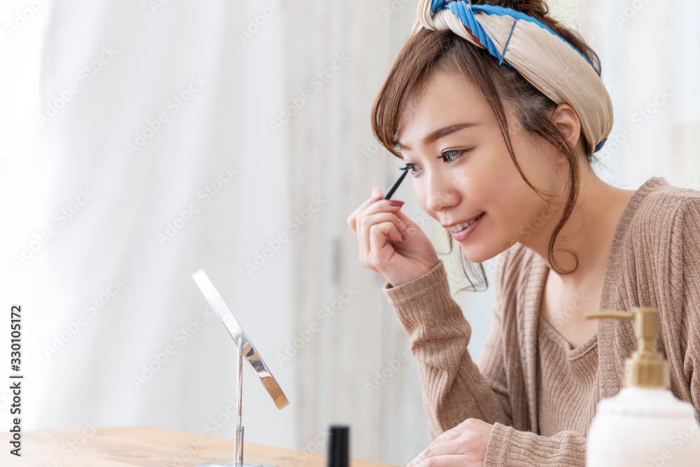 ルームウェアの女性