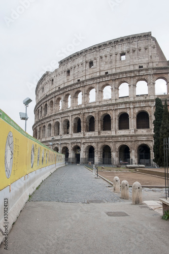 Colosseo a Roma senza turisti