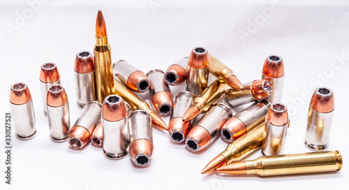 Fotografija Four different caliber bullets, 223 rifle bullets, 9mm, 40 caliber and 45 auto o