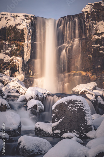 La bellissima Öxarárfoss, nel parco nazionale Thingvellir all'interno del circolo d'oro, in una stupenda Islanda invernale. photo