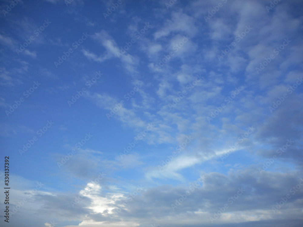 青い空と雲