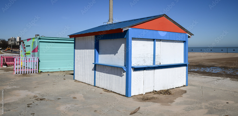 Naklejka premium empty beach hut in winter