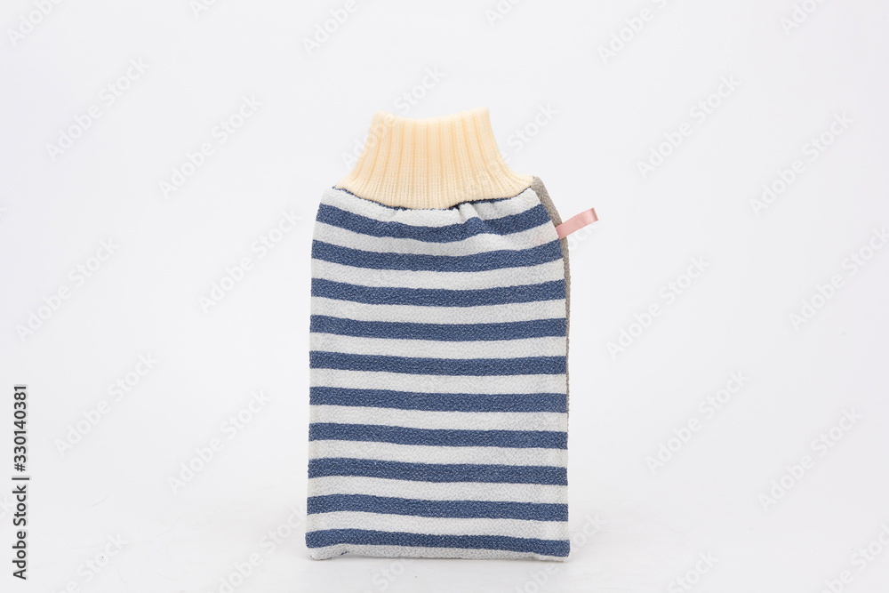 Color striped washcloth gloves can be used to clean the back conveniently