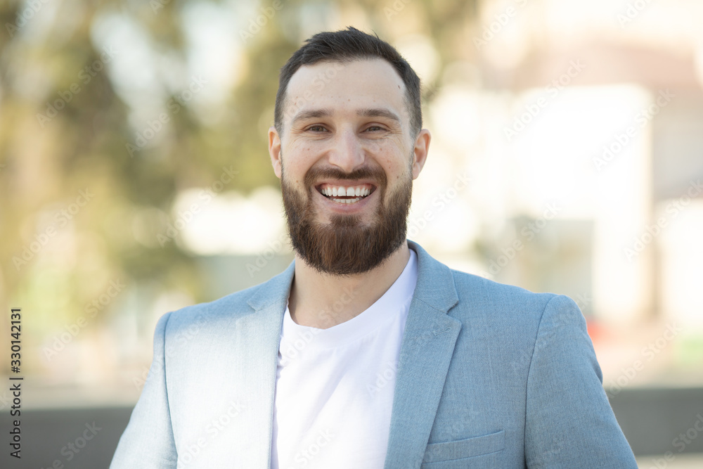 Naklejka premium Cool handsome guy with beard smiling.