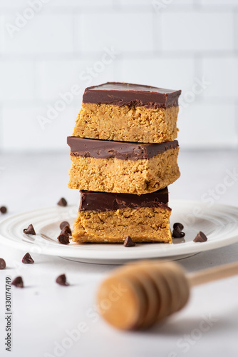 No-Bake Peanut Butter Chocolate Bars
