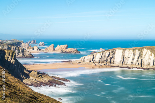 Canvastavla Elevated view of the beaches of Arnía and Los Cobachos on a sun day, Costa Quebr