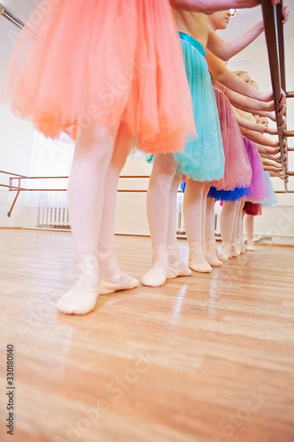балерины в пуантах видны только ноги