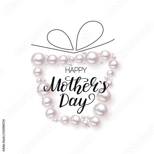 Happy Mothers Day card with Pearl 