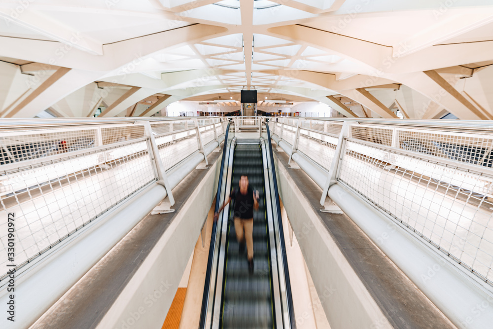 Obraz premium moving escalator in subway