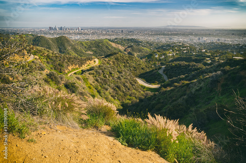 Slika na platnu Griffith Park hiking trail and spectacular view of downtown Los Angeles from Hol
