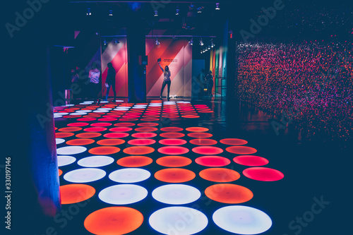 Tableau sur toile Dance floor