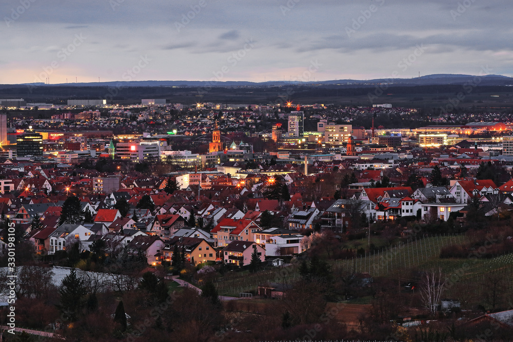 Aussicht vom Gaffenberg auf Heilbronn am Abend