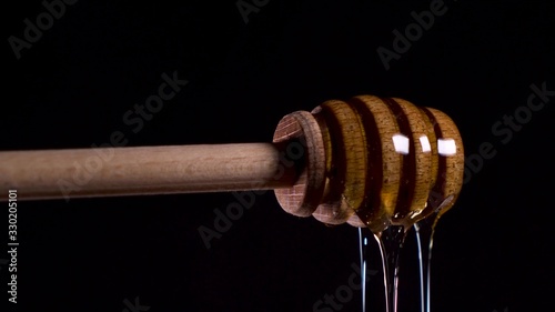 Honey poured honey spoon with which he falls. Very beautiful video.