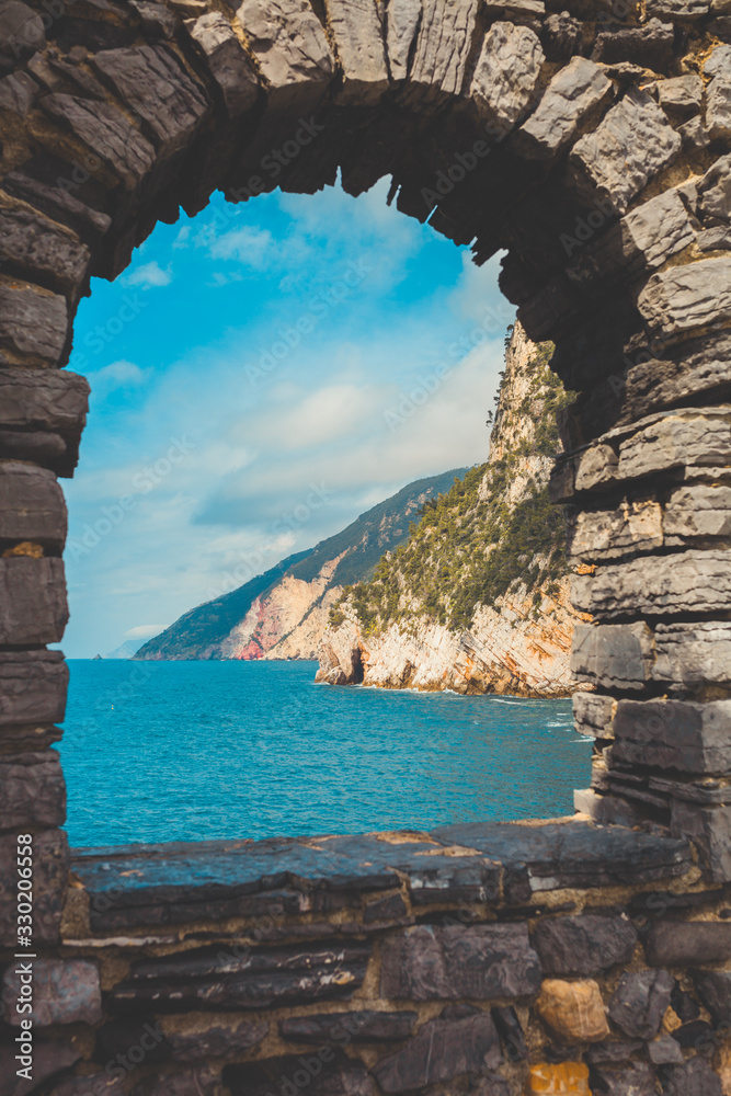 Portovenere, grotta di Byron, beautiful shoreline scenery of Cinque Terre, Ligurian Coast, La Spezia, Italy.