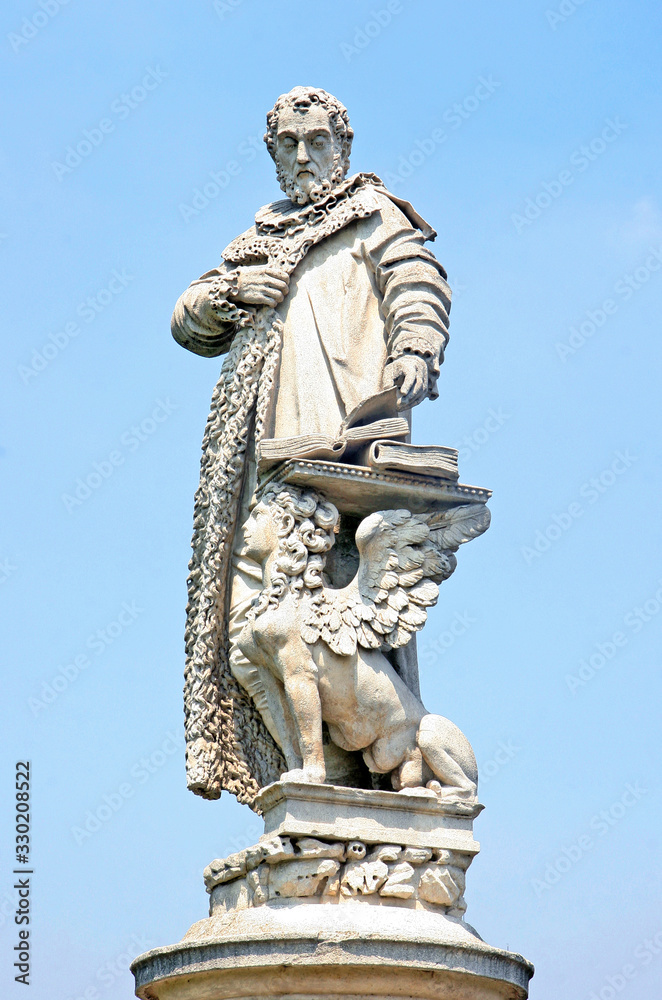 Fototapeta premium Statue of Jacopo Menochio in Prato della Valle in Padua, Italy.
