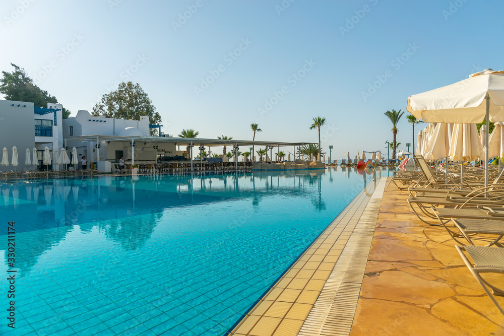 In the early morning, tourists will find a pool with clear, warm water.