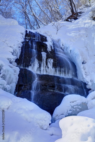 冬の奥入瀬渓流　九段の滝 © T.Hasebe