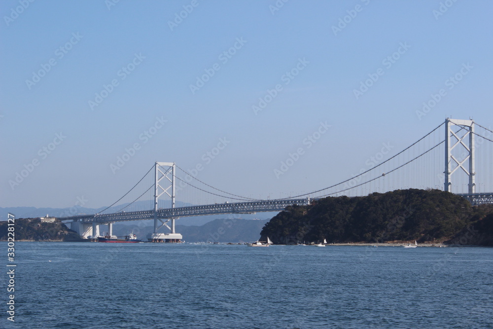 The Akashi Kaikyo Bridge, the longest central span of any suspension bridge in the world 明石海峡大橋を海から眺める