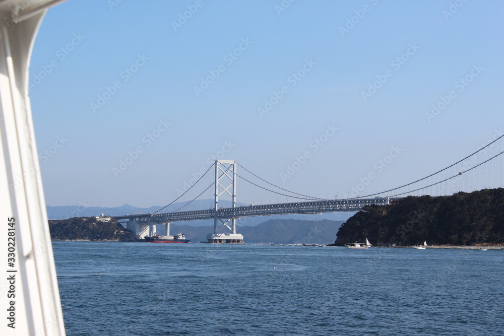 The Akashi Kaikyo Bridge, the longest central span of any suspension bridge in the world 明石海峡大橋を海から眺める The Akashi Kaikyo Bridge, the longest central span of any suspension bridge in the world 明石海峡大橋を海から眺める