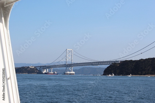 The Akashi Kaikyo Bridge, the longest central span of any suspension bridge in the world 明石海峡大橋を海から眺める