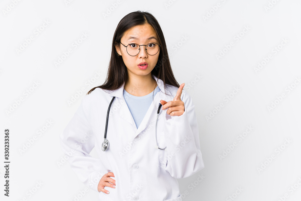 Young doctor chinese woman isolated having an idea, inspiration concept. Young doctor chinese woman isolated having an idea, inspiration concept.