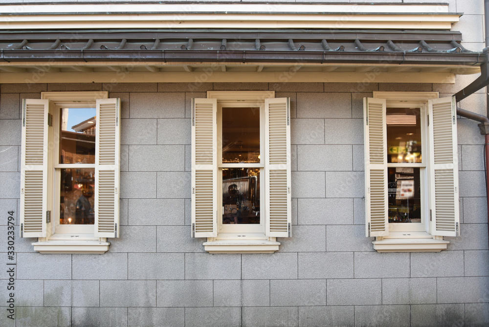 Fototapeta premium 窓 鎧戸