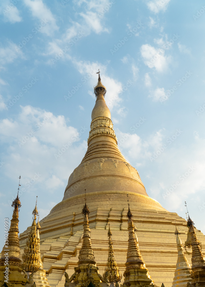 Fototapeta premium Shwedagon Pagoda golden stupa.