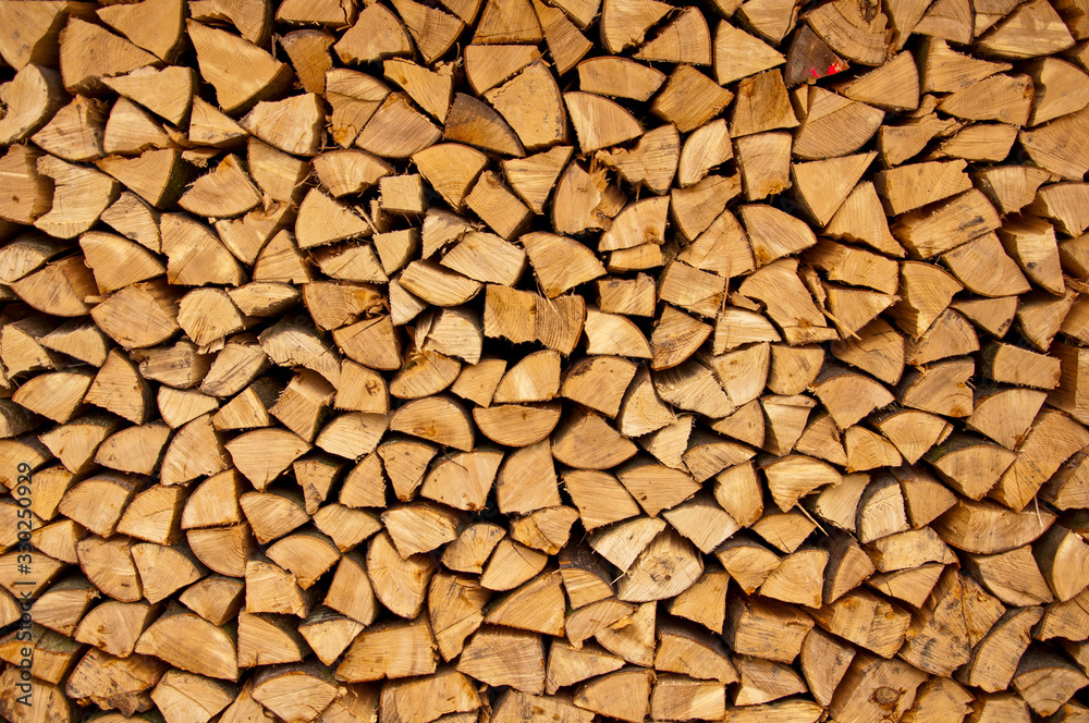Close up von zum Trocknen gestapeltes Brennholz Close up von zum Trocknen gestapeltes Brennholz