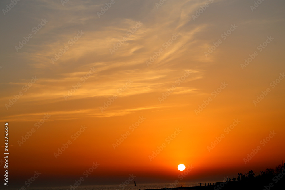 Photo beautiful sunset on the sea coast