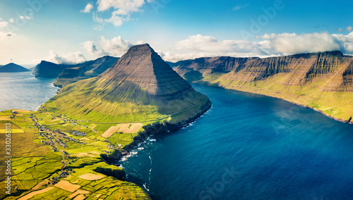 Cuadro en lienzo View from flying drone