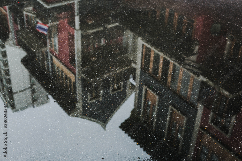 Naklejka premium old wall with graffiti