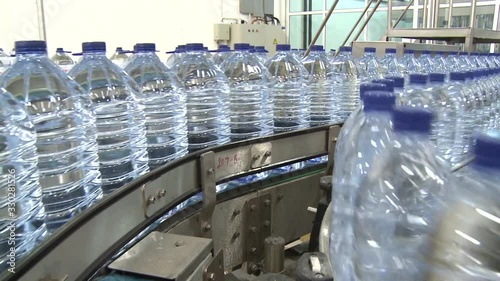 production line of plastic water bottles conveyor belt