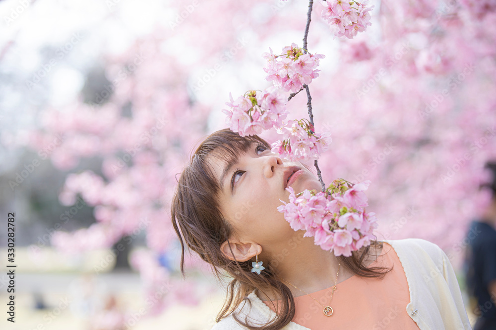 桜の木の下で撮るポートレート 桜の木の下で撮るポートレート