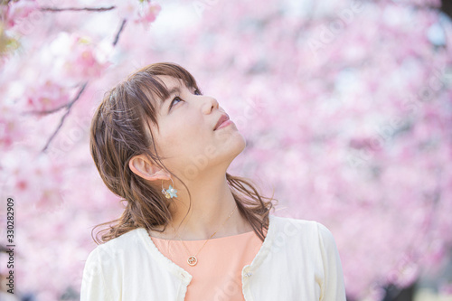 桜の木の下で撮るポートレート